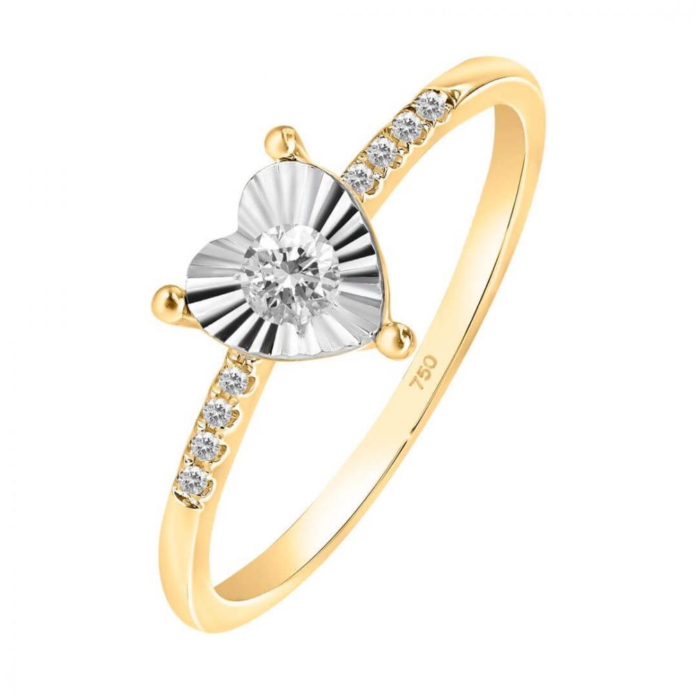 Heart shaped diamond ring in yellow gold