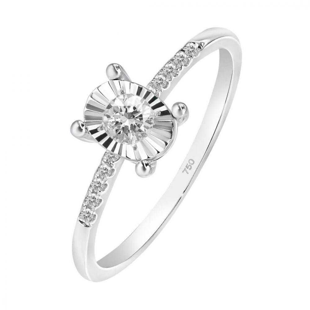 Oval shaped diamond ring in white gold